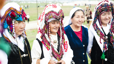 Elechek - couvre-chef tradicional pour les femmes Word nomad Games avec Baibol travel