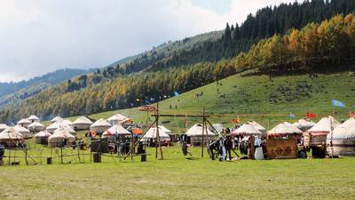 Aire de jeux avec des yourtes pour les participants des Jeux Mondiaux Nomades