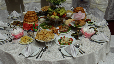 Table de banquet au restaurant Baibol de Talas