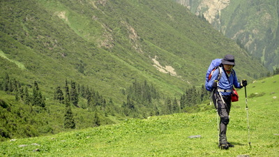 Radial hike to the Ala-Kol lake