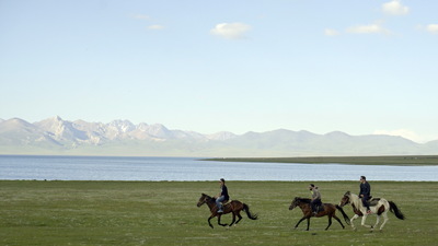 Balade à cheval autour du lac Son Kul