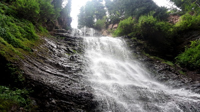 Водопад в Джети-Огузском ущелье