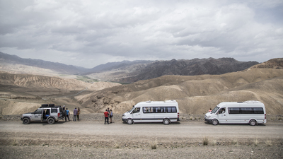 Transport pour groupe de touristes au Kirghizistan